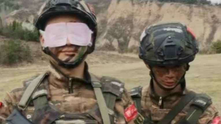 【武警官兵用面包火腿做蛋糕庆生[生日蛋糕]】近日,武警山西总队进行“魔鬼周”极限训练。休息