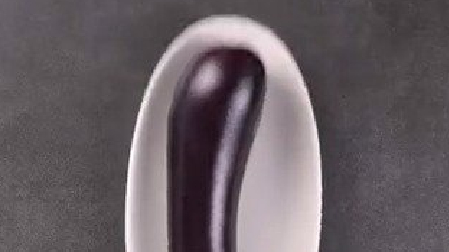 #一起学做菜# 【微波炉烤茄子】已经星期五啦~今天晚上吃个烧烤怎么样?味道媲美烧烤摊的烤茄