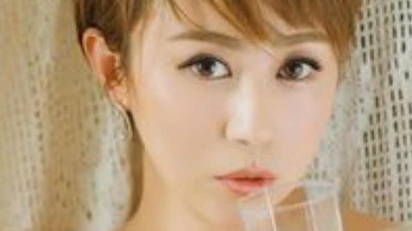 【马丽罕见秀恩爱,头靠老公肩膀小鸟依人】马丽突然晒照,表示:好久没“营业了”听说都掉V了呢