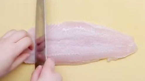 #一起学做菜# 【凉拌巴沙鱼】巴沙鱼口感细腻软嫩,没有鱼刺,热量不高,腥味也比较小,凉拌超