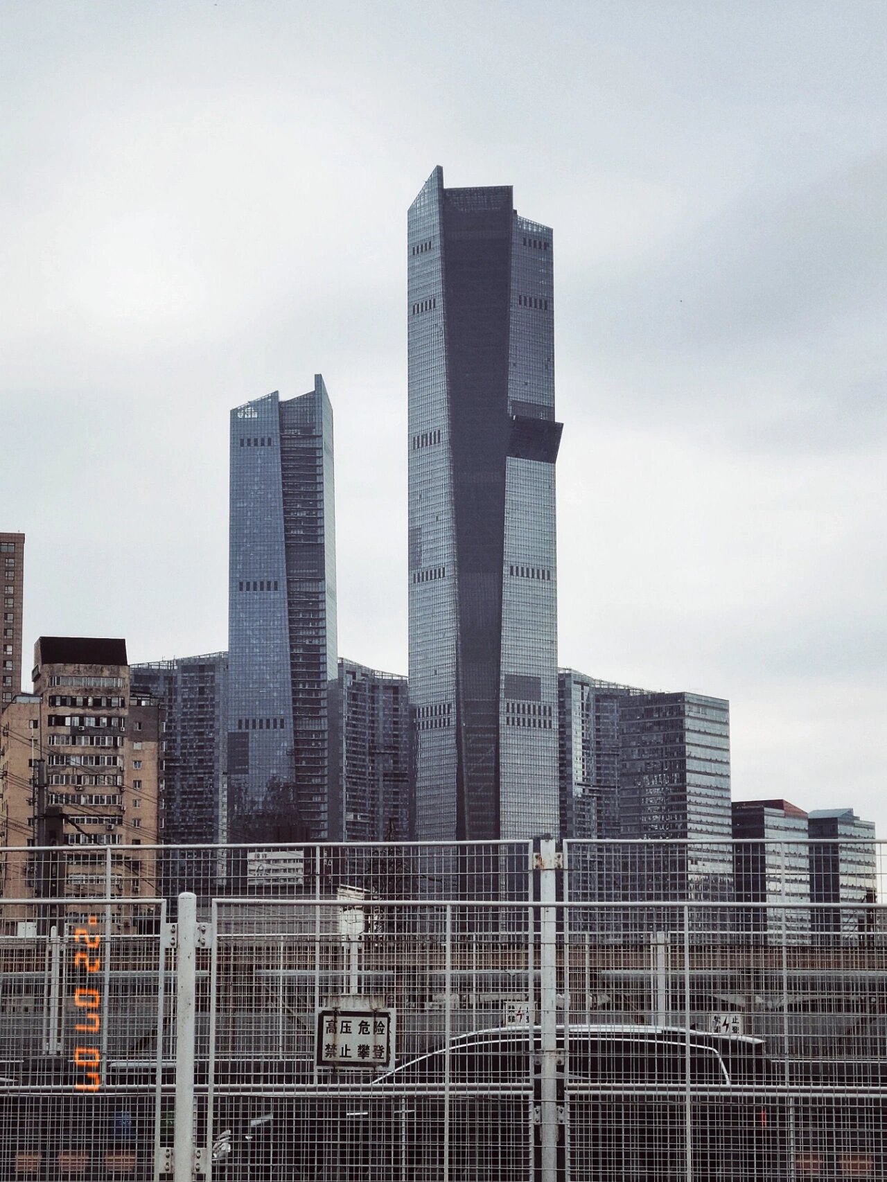 大连中心裕景柏威年 st1塔楼高度为383.