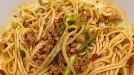 简单做个肉沫炸酱放在冰箱,懒的做饭可以直接拿出来 懒人必备哟,拌饭拌面都好吃???? #记忆中的