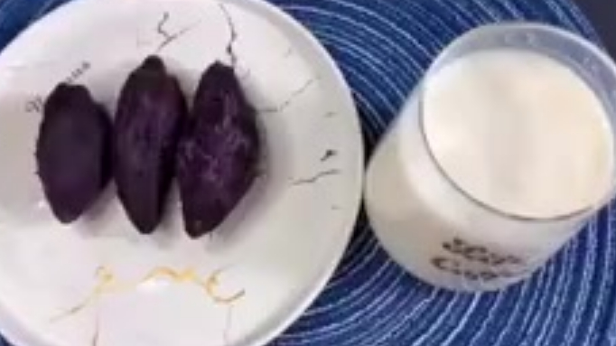 #最好吃的必备瘦身餐# 减脂三餐怎么吃?跟着小布吃吃吃,友情提醒:该方法只适用于短期减脂!