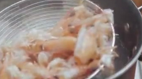 【番茄海鲜汤】美味营养,和米饭白粥馒头拉面大饼子都很配 .