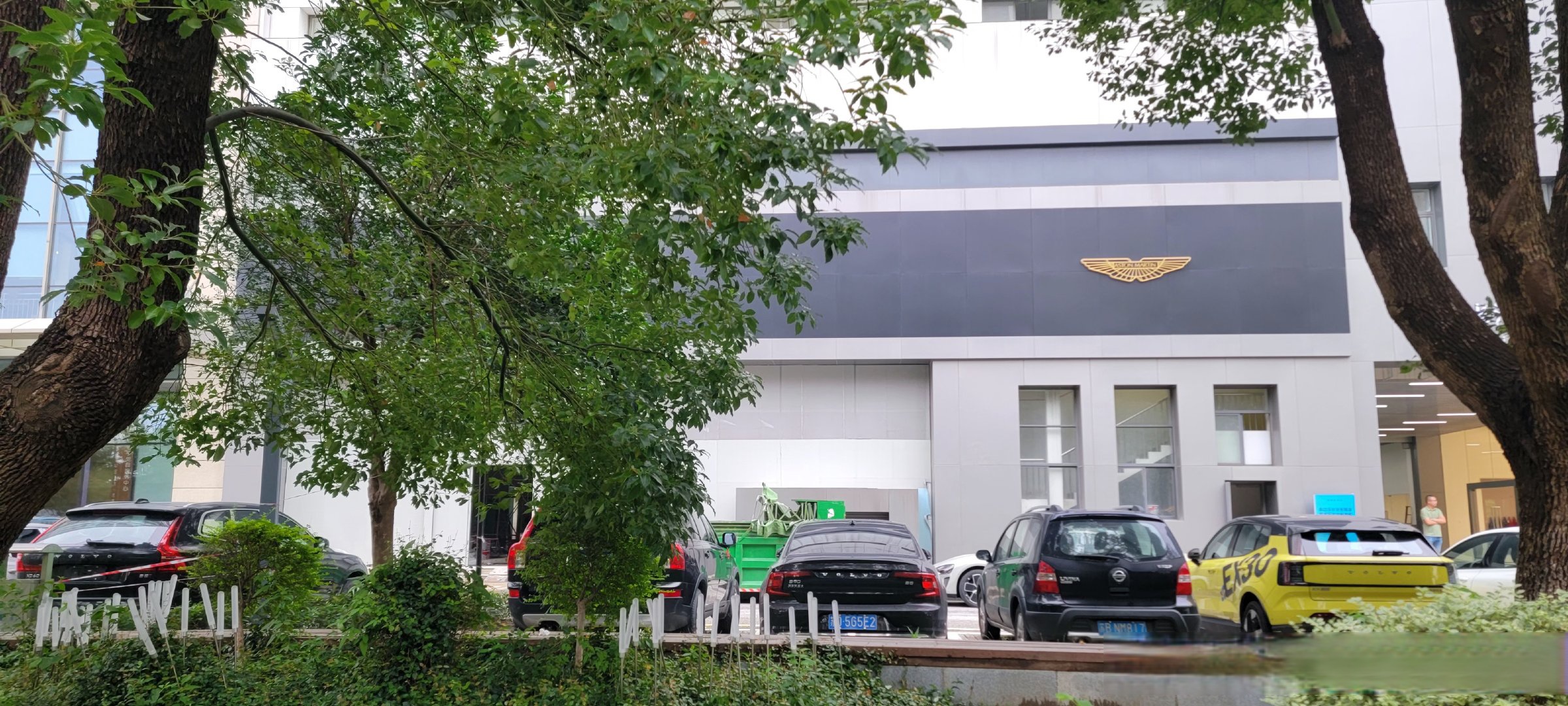 小米汽车新交付中心在普洛斯深圳龙华魔方大厦开业