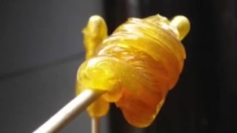 【35种童年怀旧零食,你都吃过吗】当九零后老了会怀念吃过的零食吗?大大泡泡糖、星球杯、金币