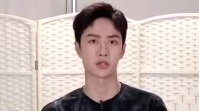 王一博为天天向上做蛋糕,一博做蛋糕的样子也好乖呀!还偷偷的吃了一口!哈哈哈哈真的太可爱了!