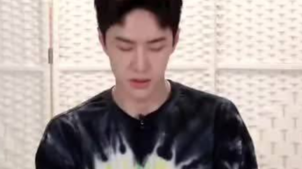 【王一博为天天向上做蛋糕】羡慕可以吃到这一块蛋糕的人!【天天向上12周年】生日快乐呀!祝节