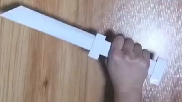 纸折刀剑、哄孩子利器