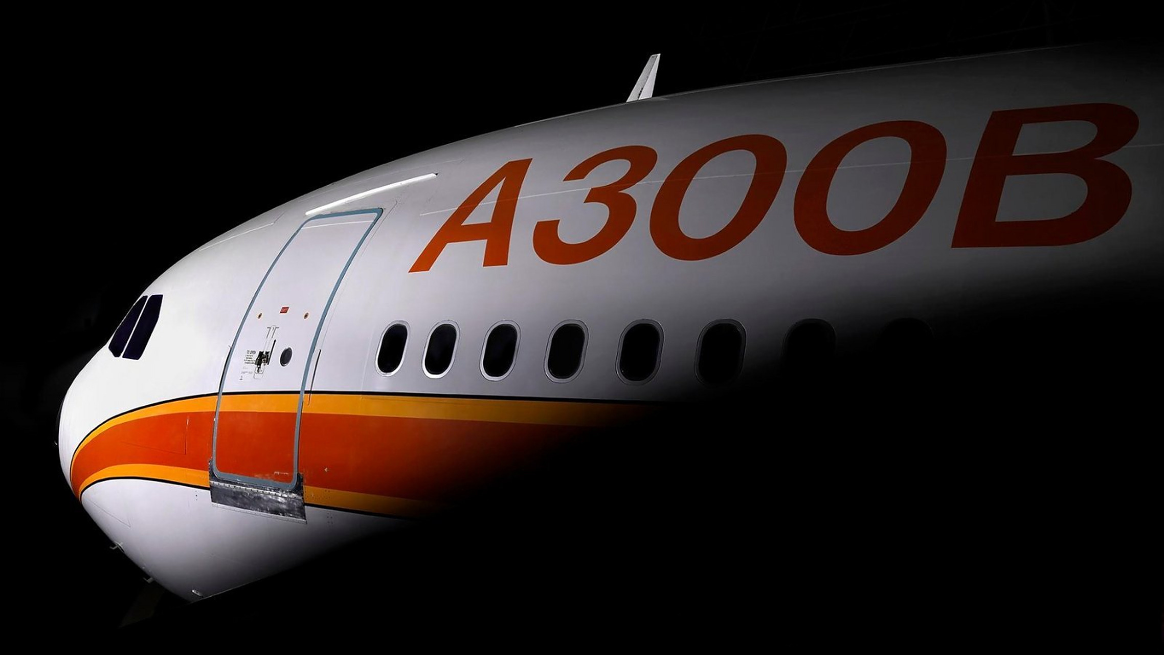 空客发图纪念a300首飞50周年