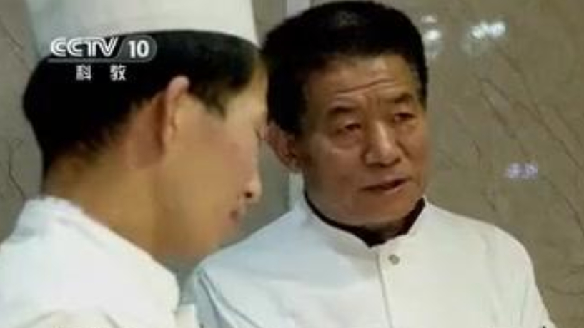 【碳水与脂肪的完美结合——肉夹馍】潼关肉夹馍的饼皮酥脆干香、五花肉肥而不腻,咬上一口,酥到