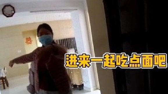 【家门口的热汤面】近日,无锡,梁溪广瑞路派出所民警张玮兰到第五人民医院警务室和隔离点开展检
