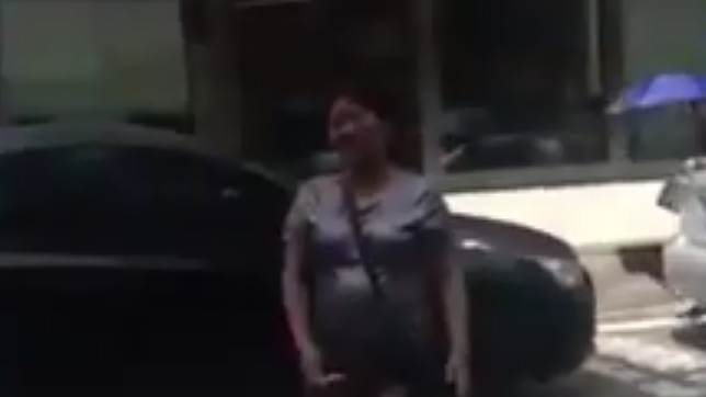 【环卫大爷制止车窗抛物被打:打人者被拘5天】8月19日,吉林长春。一环卫大爷因制止车窗抛物