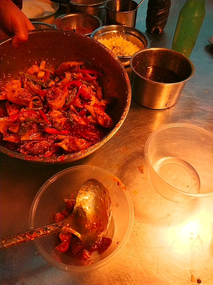 #宅家变大厨# 凉拌白宰鸡口味独特,夏季最为重要的一道菜!选择放养公鸡,肉质鲜嫩