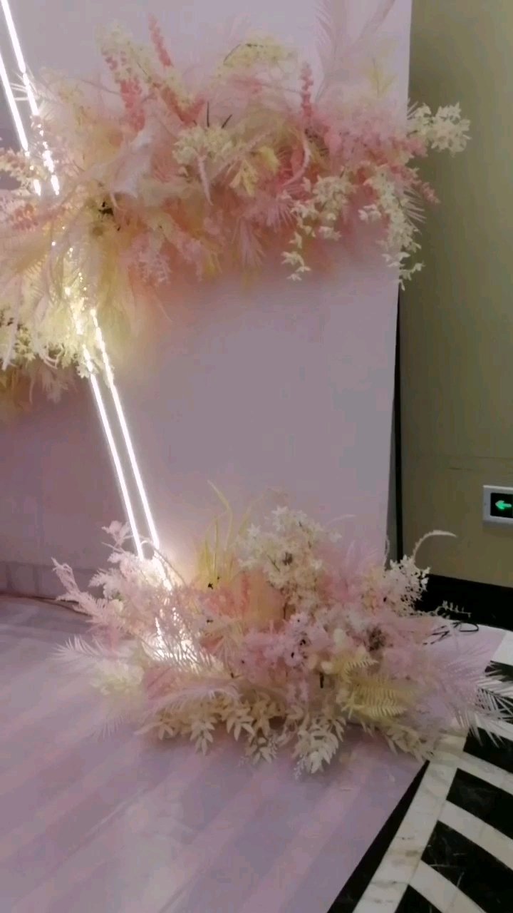 宁波婚宴美食冷菜十二道,冰糖核桃仁,红膏呛蟹,南瓜开红枣花,麻油鸭,油焖烤香菇,白切墨鱼,