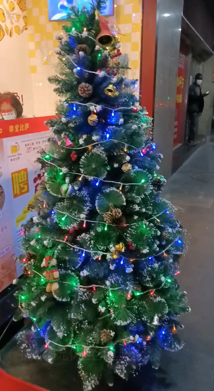 伤人至深又令人失望至极的情感句子 原本以为我们少年情深,终于有一天也可以走到相看两厌的地步