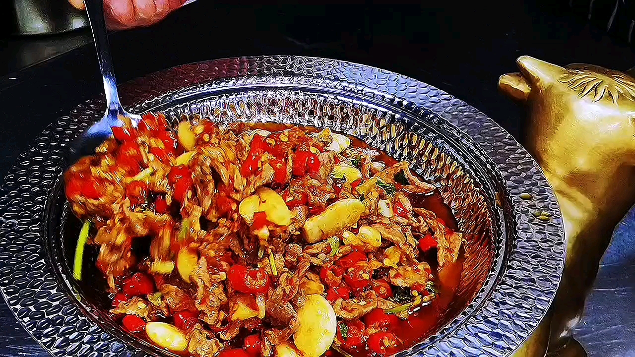 #美食教程# 小炒黄肉 是一道具有湘菜代表的菜品!要做出一道可口的小炒黄牛肉,必须要做出他