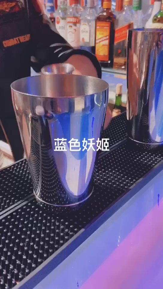 蓝色妖姬鸡尾酒