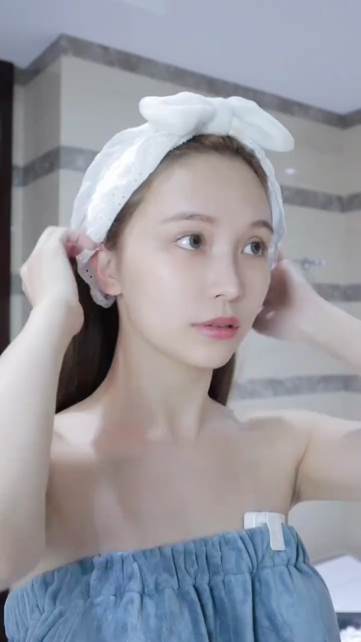 最近经常收到姐妹们的私信问我怎么样可以不长痘 其实肤质是一部分原因,抗糖也很重要 抗糖其实