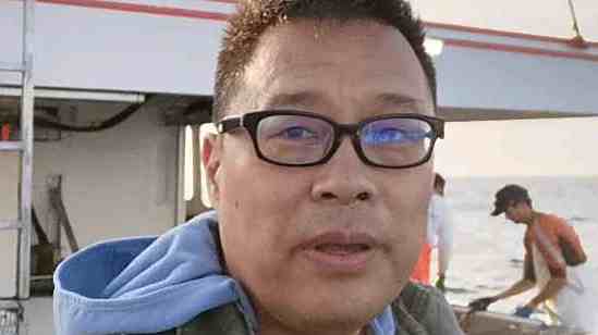 老樊在加拿大新斯科特省,今天我登上当地渔船,出海捕捞大西洋大比目鱼。这是全世界最大的比目鱼