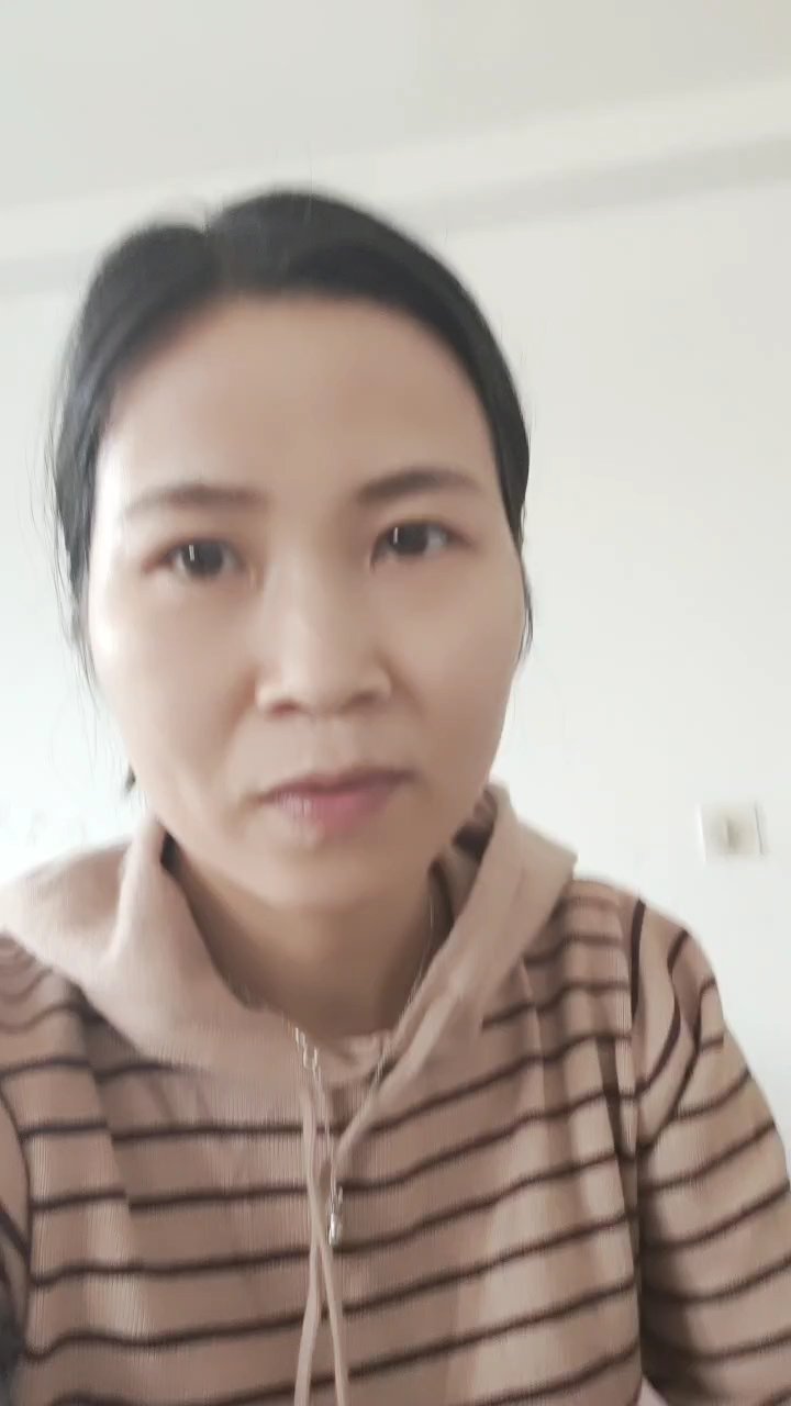 自己粗心切菜切到手了