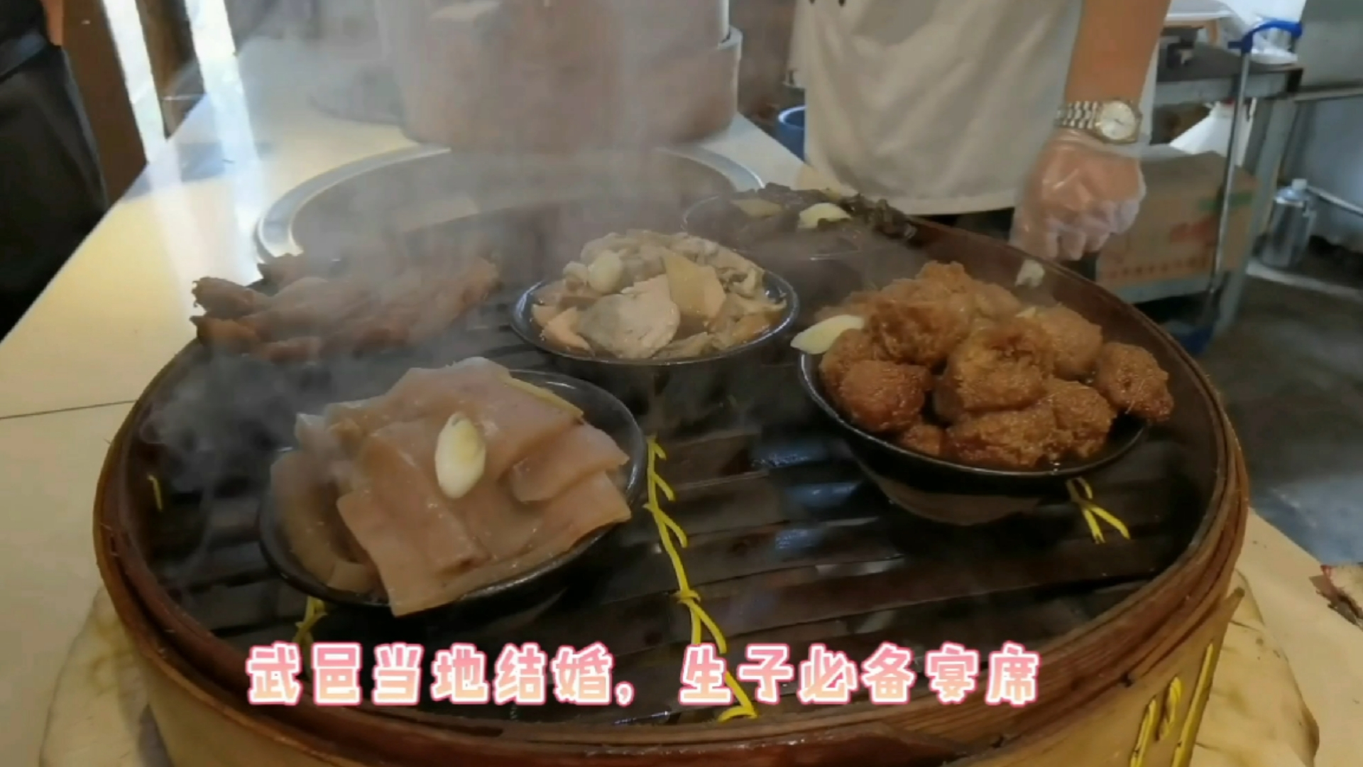 农村的宴席,如今也可以登上大雅之堂 还记得小时候的味道吗?十个碗一桌菜,一卤一蒸一浇汤,美