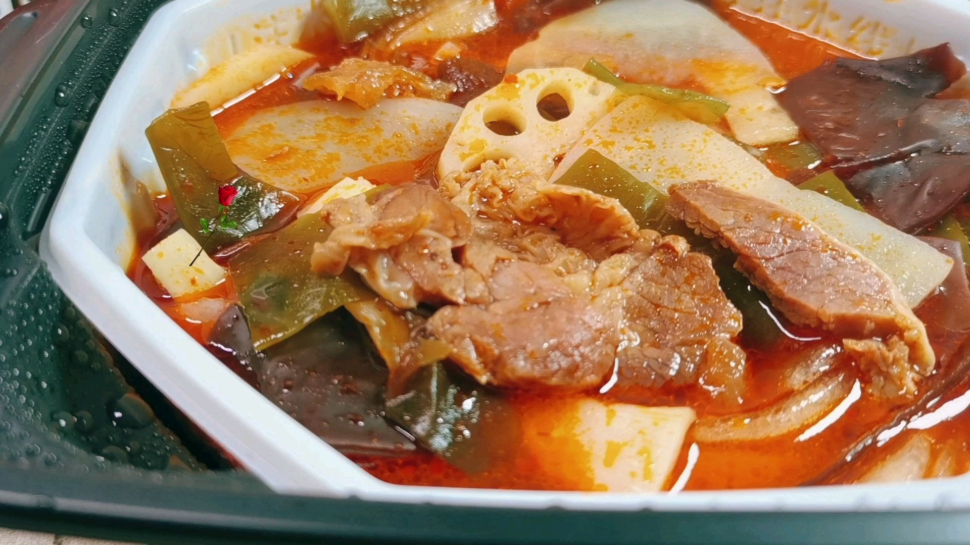 自热番茄牛肉火锅——随时随地,想吃就吃! ???????????? 午饭时间,出了点小状况,正好,家里有自热
