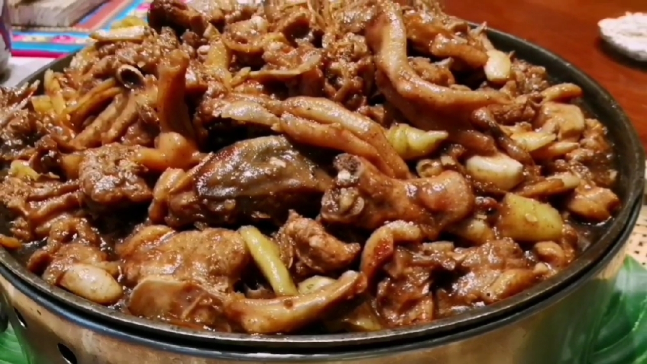 终于吃到王一博喜欢的南宁名菜——柠檬鸭了!就在甘家界牌柠檬鸭东葛店,份量足很美味。#N刷的