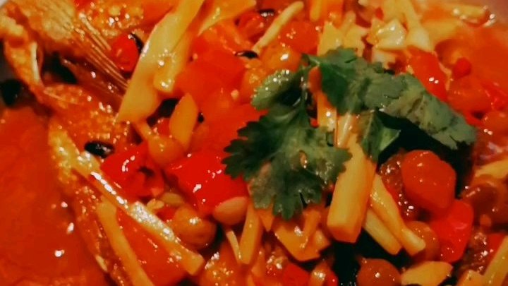 #4月放肆吃#  前阵子王鸥回南宁录节目,带红了老友粉。在凤岭春天的御膳汤•私厨,就有一款