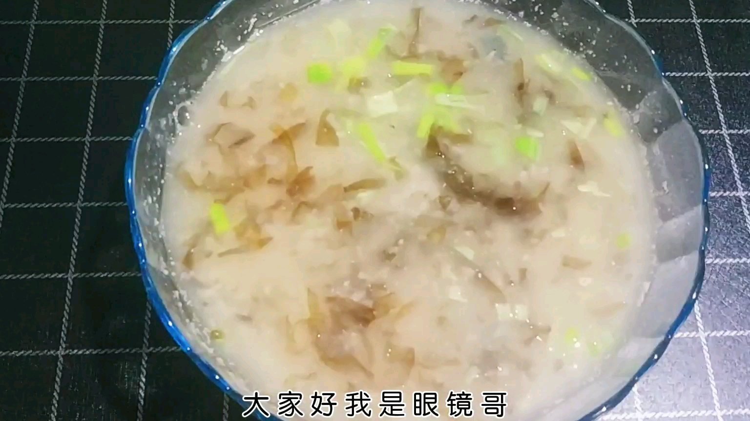 #早餐怎么做最有营养# 天气太热了,孩子吃饭没胃口,给孩子做个皮蛋鸡肉粥吃,粥浓香滑,孩子