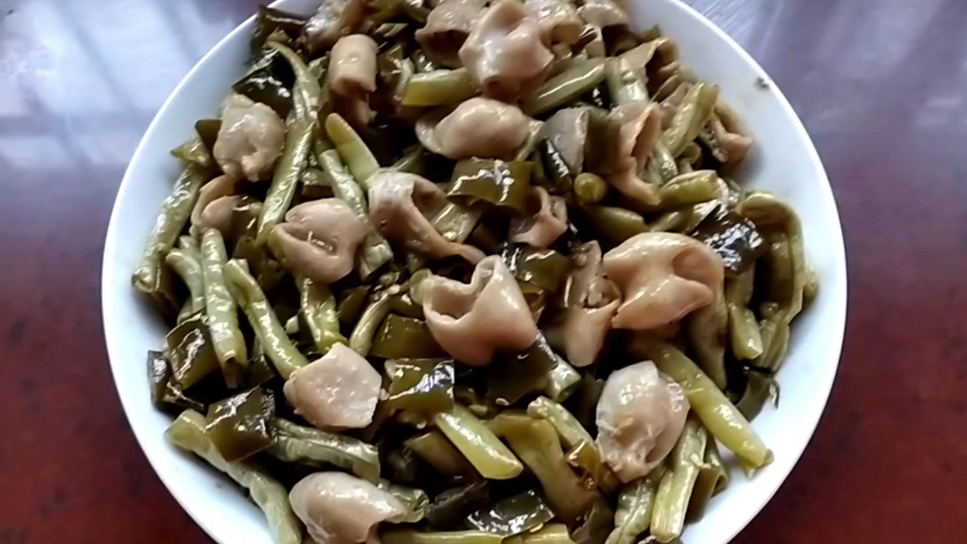 酸辣椒酸豆角炒猪大肠,开胃下饭。