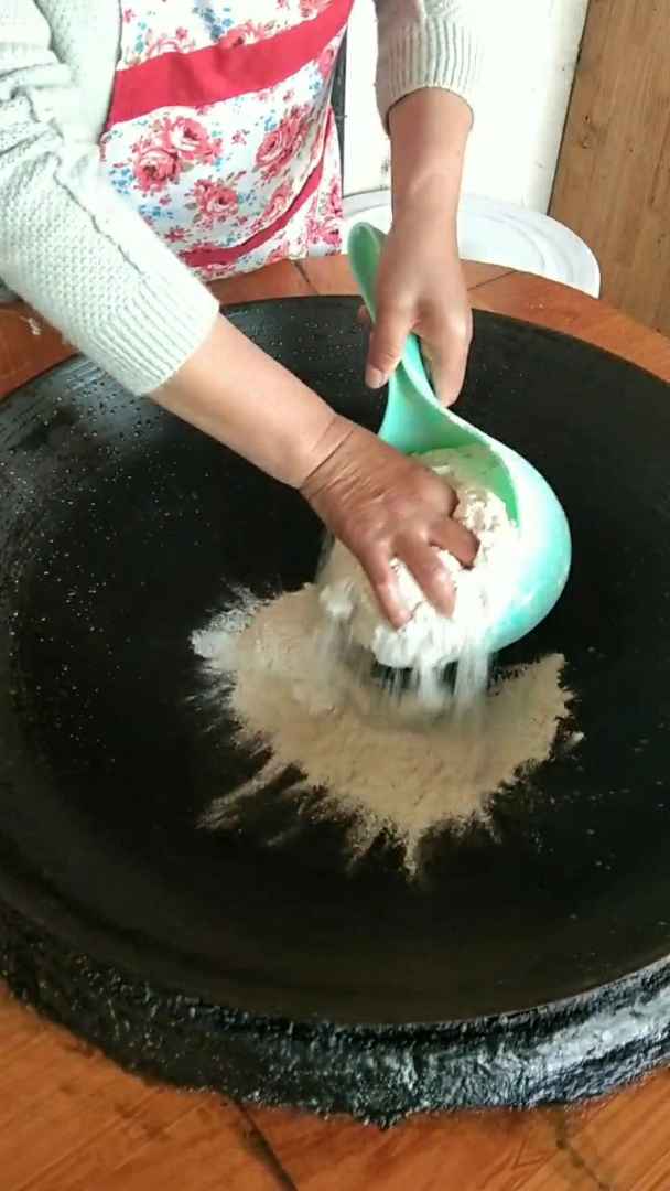 猪肉芹菜饺子,这样调馅才好吃!