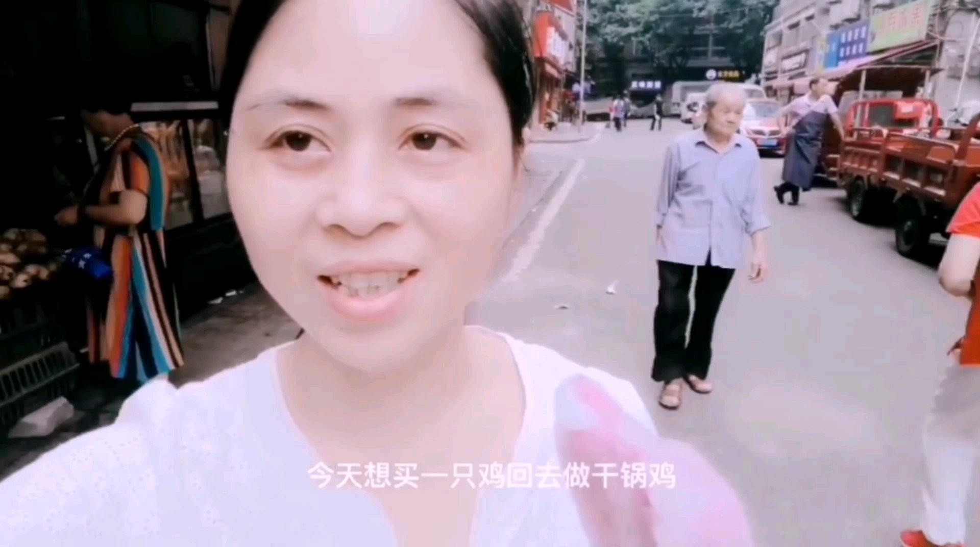 第一次越做干锅鸡,味道还不错,以前觉得做菜是个非常麻烦的事情,所以一直都不敢尝试,现在要好