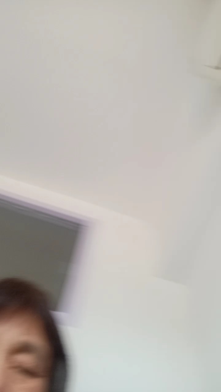 43岁女教师崩溃了:14岁女儿休学快一年了,每天躺平摆烂,孩子奶奶因为这事唉声叹气,喋喋不