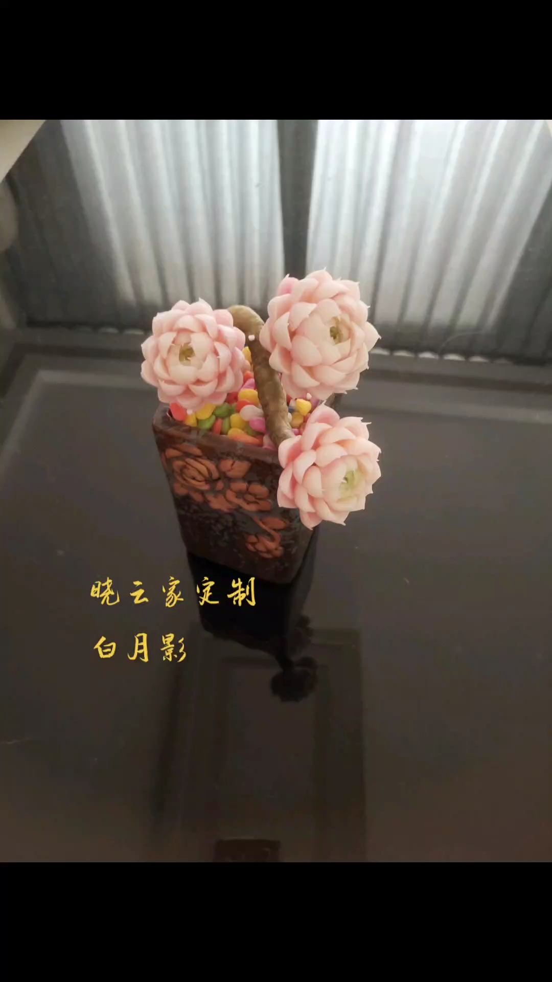 白月影 白月影的花语是温和、美丽,也代表着思念,多用来代表分离在两地的人,很多人在和家人或