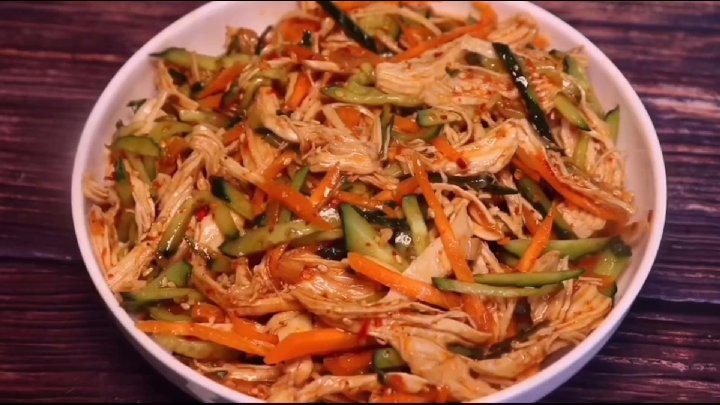  “凉拌鸡丝”一道爽口凉拌菜,做法简单又营养,减肥人士的最爱#美好生活家# @好看视频创作