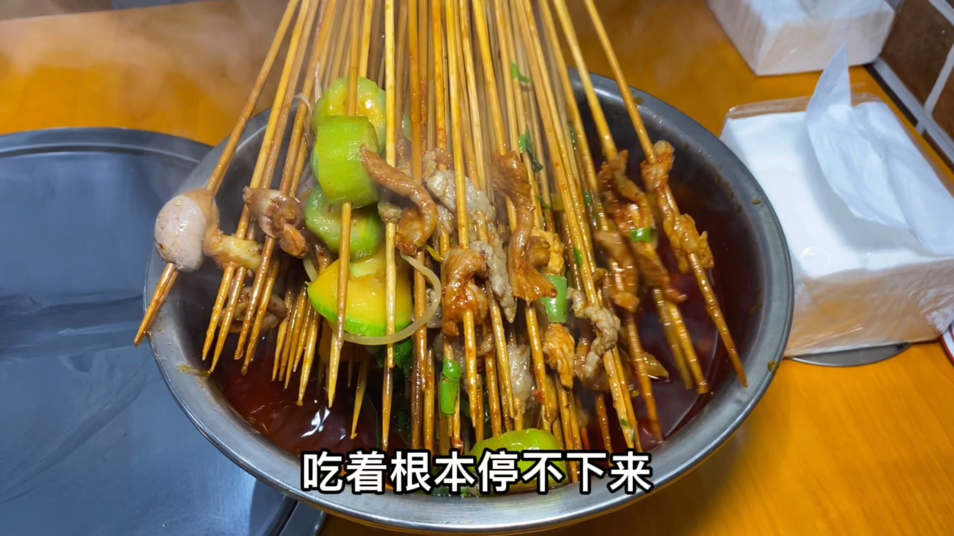 来成都不能错过的成都串串 来成都必打卡的具有老成都特色的冷锅串串 荤素只要六毛一串,吃10