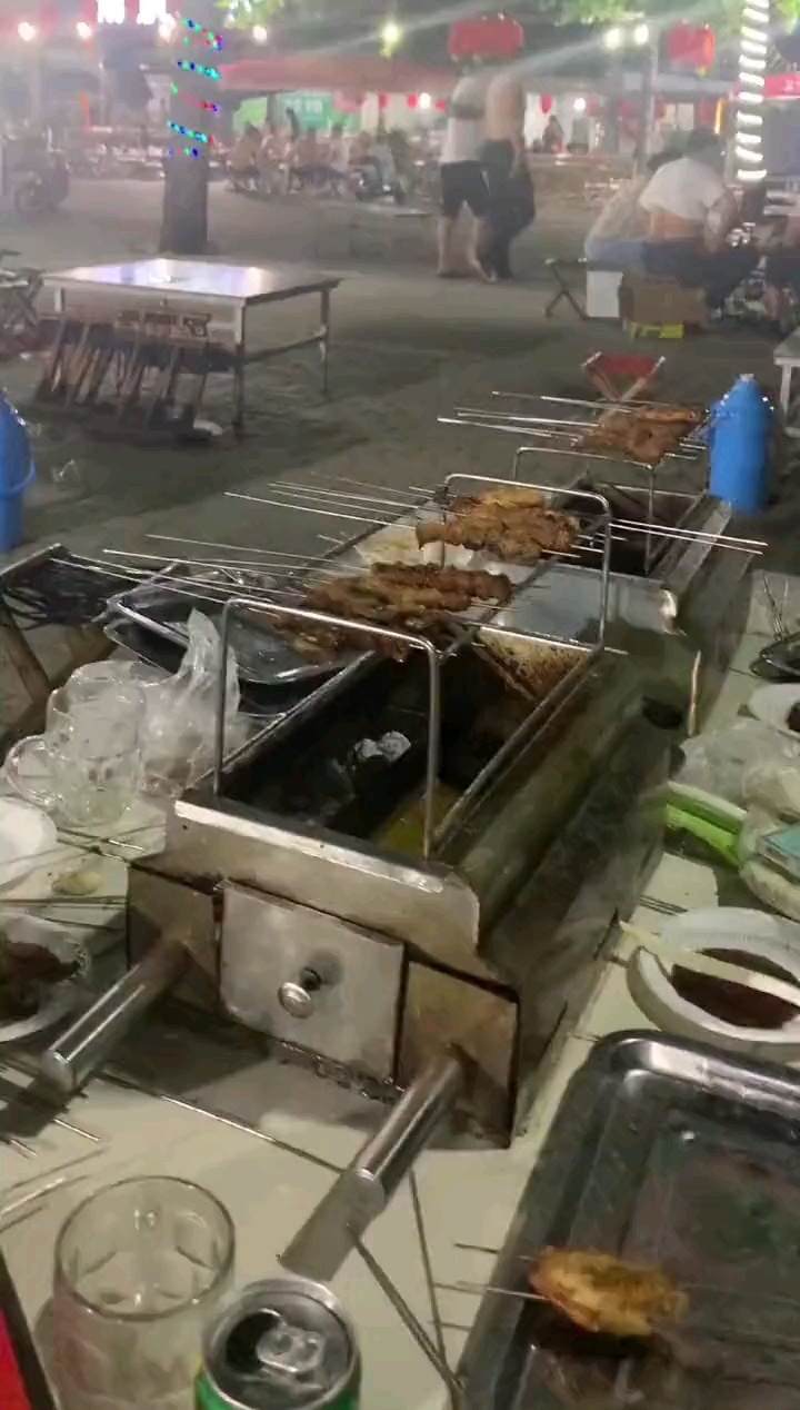 每日更新@肌肉男:灰裤子山东猛男,感觉很有料。