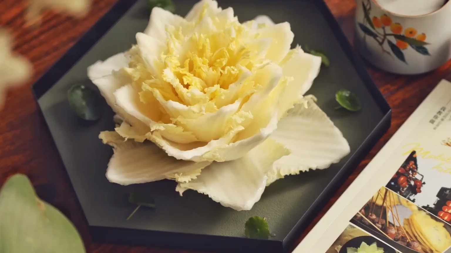 #我要成爆款# 天山雪莲素汤(食谱)天气日渐炎热,夏日里的素汤若是有了这一盏白菜做的莲花,
