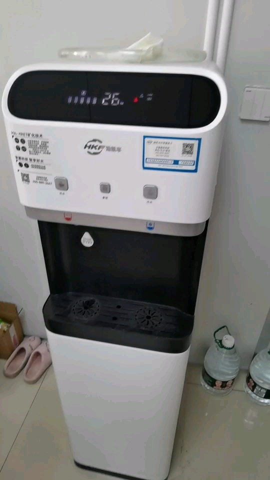 农村大部分地区饮用地下水,农药化肥污染,抗生素及养殖污染,化学工业污染等,使得水污染日趋严