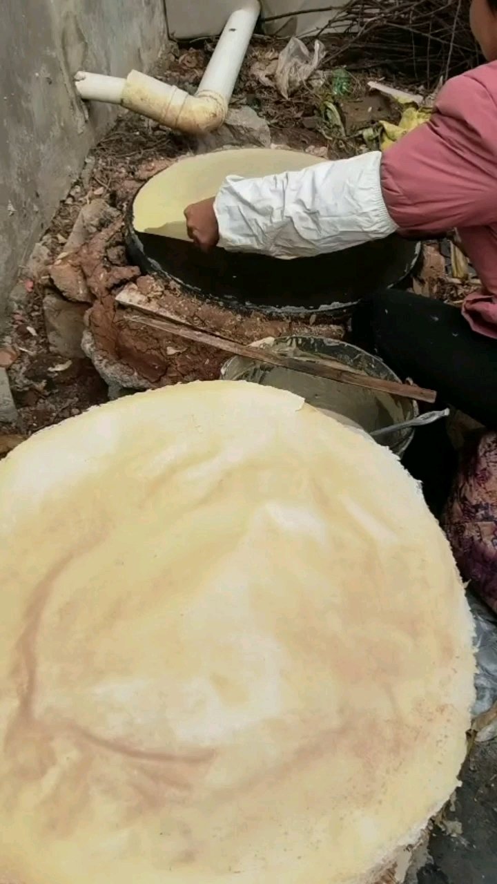 沂蒙山手工小麦、玉米、高粱煎饼,煎饼卷大葱,山东临沂蒙阴#我的每日动态#