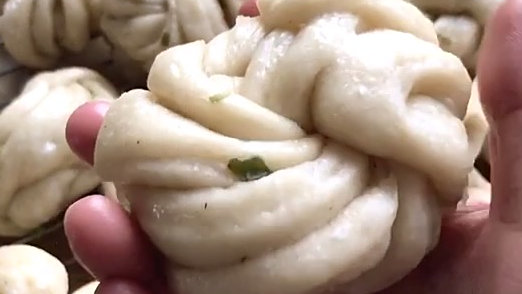 #城市故事##百城百味# #看荐西安# 每座城市都有自己的特色,特别是在美食方面。  在中