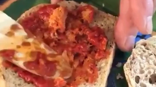 #2020元旦快乐#每座城市都有他自己的特色,特别是美食,挪威人的早餐喜欢吃三明治,再来一