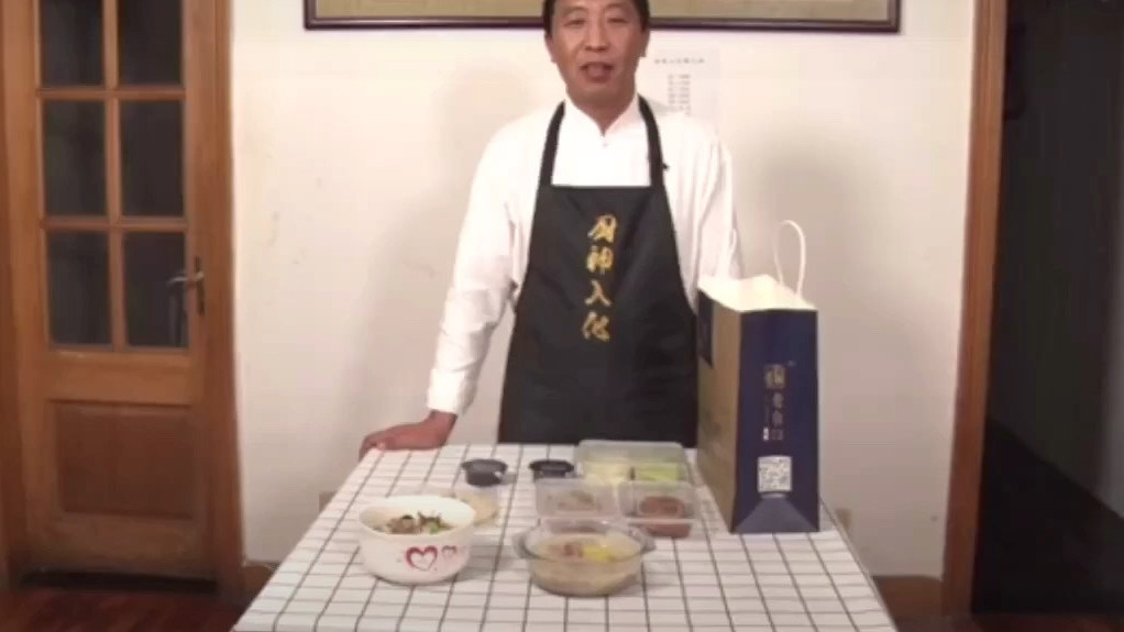 烤鸭骨架不稀奇, 下酒零嚼老少宜, 麻辣干香皆可做, 椒盐味道数第一。 %美食教程 %老京