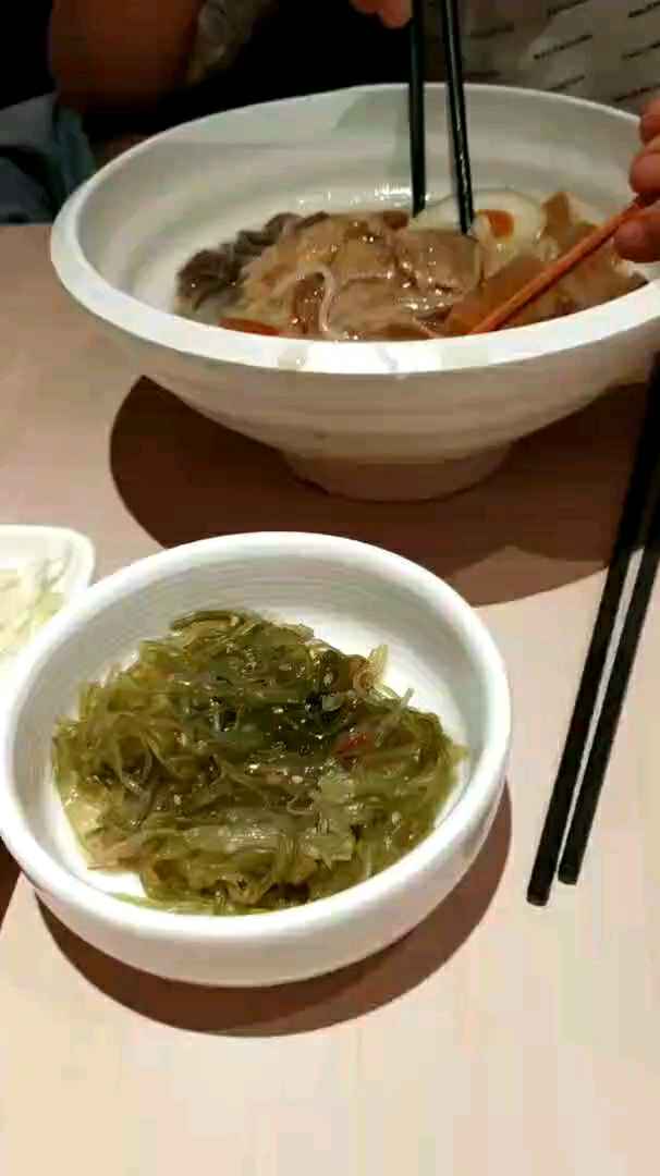 昆山世贸东一号的味千拉面,点了拉面和牛肉炒饭,蛮棒的!