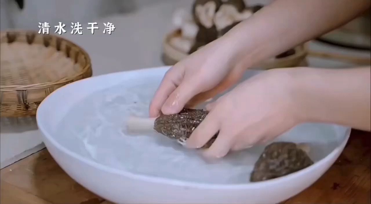 爆炒羊肚菌????           馋馋馋[让我看看][让我看看][让我看看] ????准备200