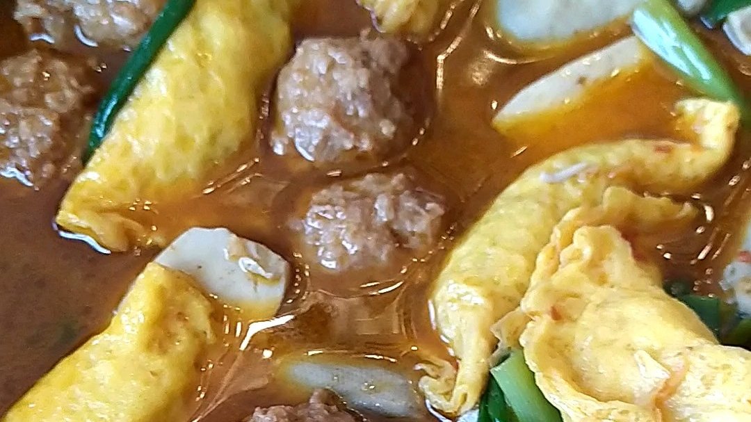 #美食VLOG# 昨天在一家上海小馆吃了顿饭,这个像是砂锅乱炖一样的菜竟然让大家都赞不绝口