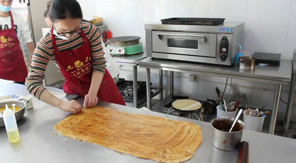 ????老北京芝麻烧饼学员学习的 老北京烧饼课程:麻酱烧饼•椒盐烧饼•油酥烧饼•糖火烧•糖烧饼•
