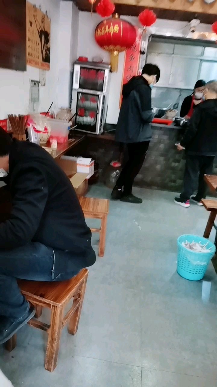 香林苑贵州羊肉粉培训:位置都坐满了,客人说打包带走