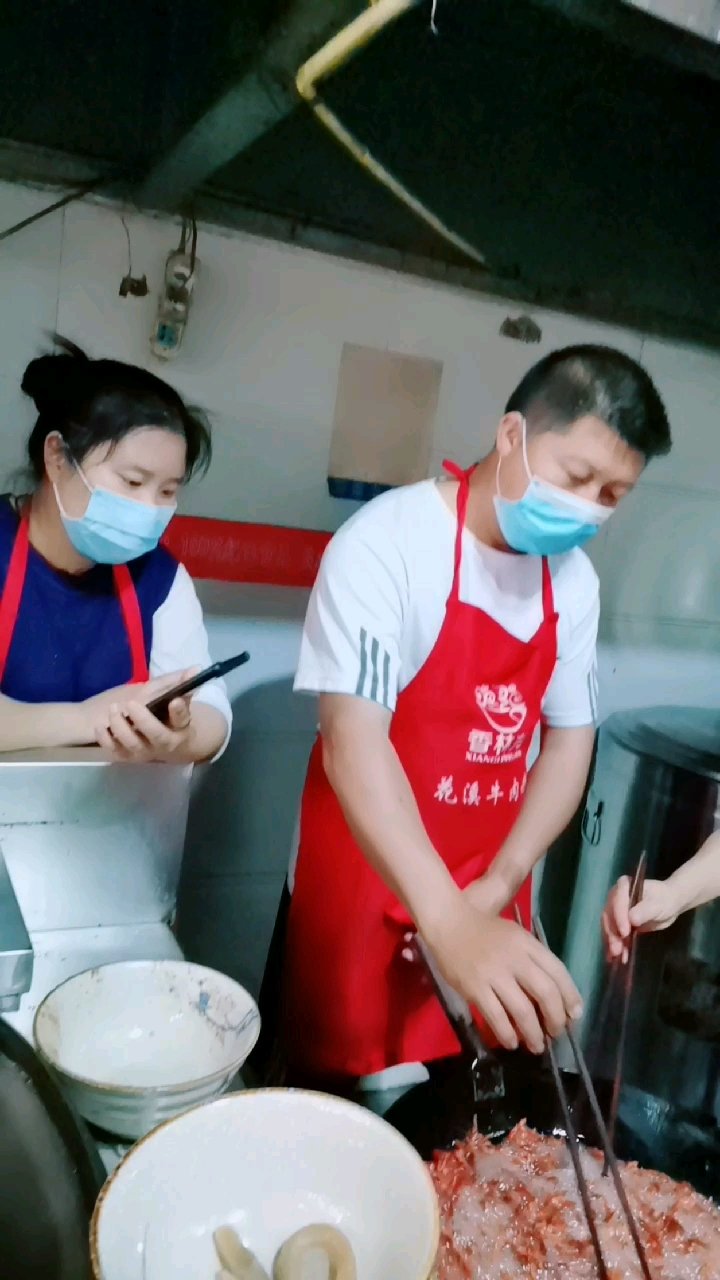 羊肉粉汤已见底了,赶紧做羊肉粉配菜香酥辣椒吧